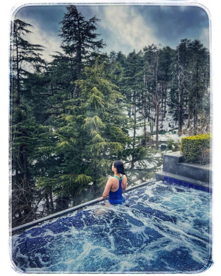 सुमोना चक्रवर्तीचा पडद्यावरचा आतापर्यंतचा प्रवास खूपच रंजक राहिला आहे. 'बडे अच्छे लगते हैं' या टीव्ही मालिकेनंतर सुमोनाने सोनी टीव्हीच्या 'कहानी कॉमेडी सर्कस की' या कॉमेडी शोमध्ये कपिल शर्मासोबत भाग घेतला होता. या शानदार केमिस्ट्री आणि कॉमेडी टायमिंगमुळे कपिल आणि सुमोना यांनी हा शो जिंकला.