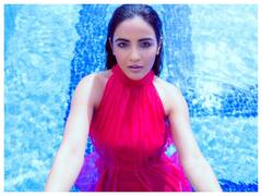 Jasmin Bhasin Pics: रेड कलर की ड्रेस पहन जैस्मिन भसीन ने स्विमिंग पूल में दिया गजब का पोज़, फोटो ने बढ़ाया इंटरनेट का पारा