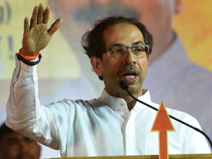 Maharashtra Political Crisis CM Uddhav Thackeray held video conferencing Meeting and lashed out at the rebel MLAs including Eknath Shinde Maharashtra Political Crisis: 'अगर हिम्मत है तो...', जिला प्रमुखों के साथ बैठक में बागियों पर बरसे सीएम ठाकरे, पढ़ें बड़ी बातें