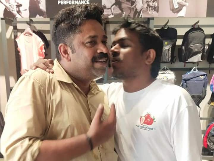 All praise to Yuvan; Director Seenu ramasamy tweet யுவனின் முத்தம்.. ”எல்லாப் புகழும் யுவனுக்கே..” : நெகிழ்ச்சியில் இயக்குநர் சீனுராமசாமி டிவீட்