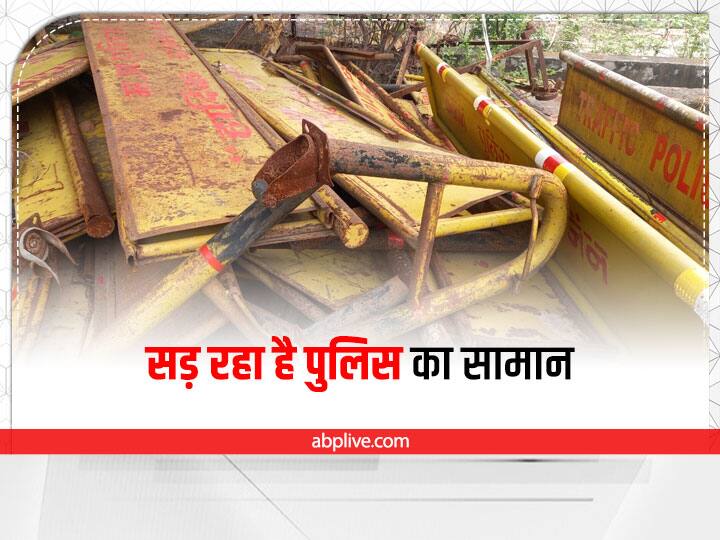 Ujjain News सिंहस्थ में भीड़ नियंत्रण के लिए बनवाए गए बैरिकेड्स खुले में सड़ रहे हैं, पुलिस ने कही यह बात MP News Police buy Baricades for Singhast in 2016 now rotting in Ujjain ANN Ujjain News सिंहस्थ में भीड़ नियंत्रण के लिए बनवाए गए बैरिकेड्स खुले में सड़ रहे हैं, पुलिस ने कही यह बात