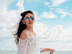 PHOTO: परी म्हणू की सुंदरा; अभिनेत्री शेफाली जरीवालाच्या फोटोंची जोरदार चर्चा!