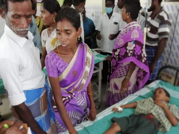 Thiruvannamalai: Abdominal pain and dizziness were treated at the Government Primary Health Center for 43 students who ate an iron pill இரும்பு சத்து மாத்திரை சாப்பிட்ட 43 மாணவர்கள் திடீர் மயக்கம்... செங்கம் அருகே பரபரப்பு...!