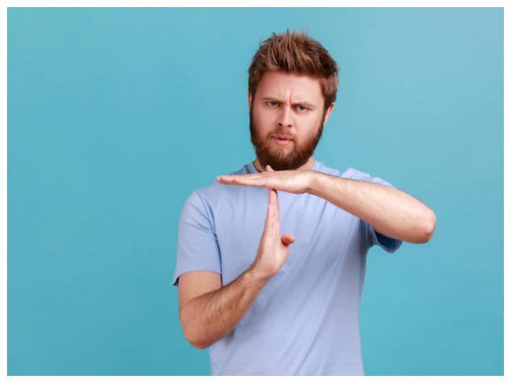 हड़बड़ाए नहीं: किसी भी चीज को बदलने में समय लगता है कोई भी चीज रातोंरात बदल जाए ऐसा मुमकिन नहीं है. इसलिए अपने पाटर्नर को थोड़ा समय दें. उन्हें उनके तरीके से जीने दें पर सकरात्मक विचारों के साथ.