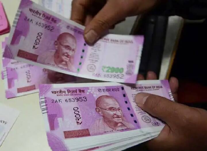 इसके साथ ही लोन लेने के बाद आपको हर महीने EMI के रूप में पैसों का प्रीपेमेंट करना पड़ता है. वहीं ओवरड्राफ्ट अमाउंट को आप एक बार में चुका सकते हैं. इसके साथ ही लोन लेने के मुकाबले ओवरड्राफ्ट फैसिलिटी का लाभ उठाना आसान होता है.