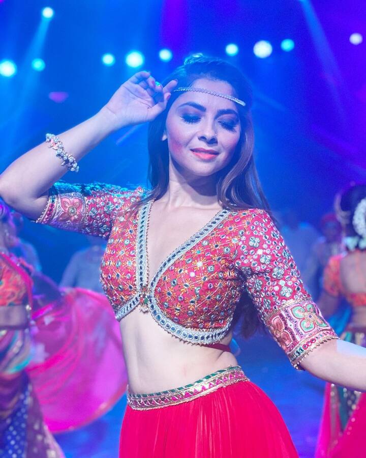 सोनाली कुलकर्णी सध्या पुष्कर जोगसोबत तिच्या आगामी हॉरर थ्रिलर चित्रपटावर काम करत आहे.(photo:sonalee18588/ig)
