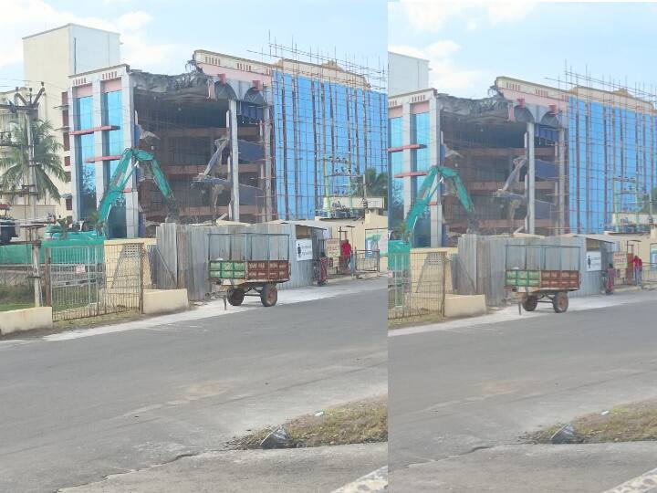 Melmaruvathur Marriage Hall demolition photos viral on internet Melmaruvathur Marriage Hall: மேல்மருவத்தூரில் ஆக்கிரமிப்பு அகற்றும் பணிகள் துரிதம் ..! திருமண மண்டபம் இடிக்கப்பட்டு வருகிறது..!