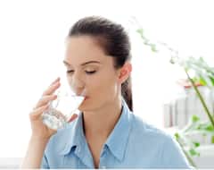 Drinking Water After Eating : क्या खाना खाने के तुरंत बाद पानी पीते हैं आप? जानें इसके नुकसान