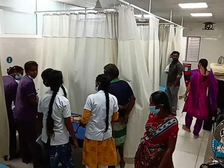 கரூர் அருகே கல்லூரி பேருந்து லாரி மீது மோதி விபத்து; 14 மாணவிகள் காயம்