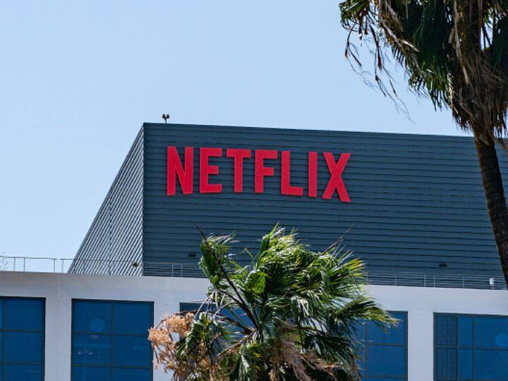 Netflix Lays Off 300 More Employees In Second Round Amid Cost Cutting Drive Netflix Lays Off Employees: నష్టాల్ని తట్టుకోలేక 300 ఉద్యోగుల్ని తీసేసిన నెట్‌ఫ్లిక్స్‌