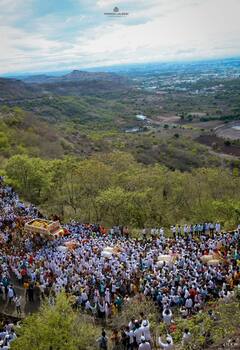 PHOTO : पाऊले चालती...पंढरीची वाट... पालखीचा दिवेघाटातून प्रवास