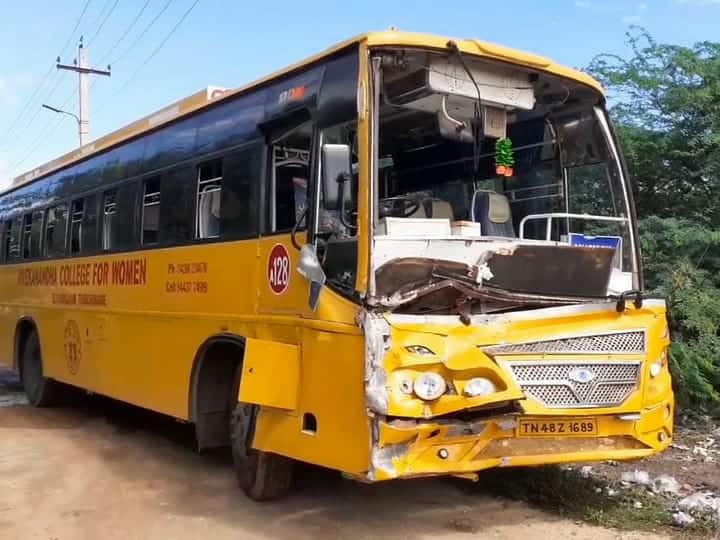 கரூர் அருகே கல்லூரி பேருந்து லாரி மீது மோதி விபத்து; 14 மாணவிகள் காயம்