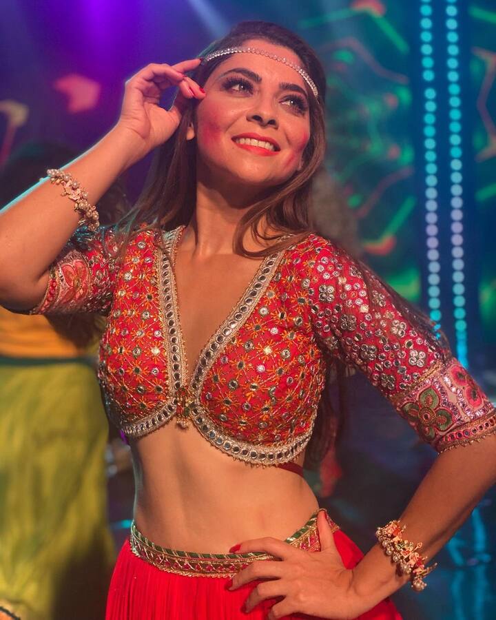 आपल्या सौंदर्याने आणि दिलखेचक अदांनी अनेकांना घायाळ करणारी अभिनेत्री म्हणजे सोनाली कुलकर्णी. (photo: sonalee18588/ig)