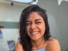 PHOTO: अभिनेत्री मृणाल ठाकूरने शेअर केले भन्नाट लूक; फोटो चर्चेत!