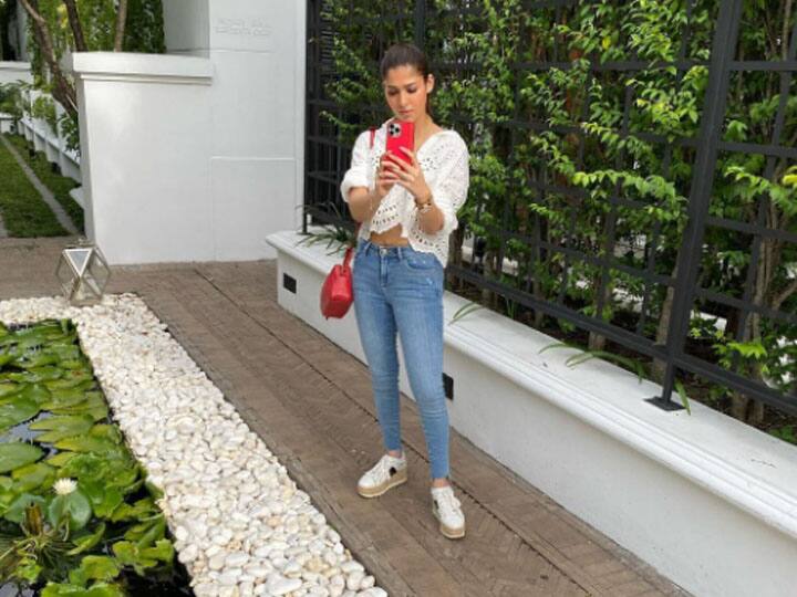 न्यूली मैरिड कपल नयनतारा और विग्नेश शिवन फिलहाल थाईलैंड में हैं. कपल अपने रोमांटिक हनीमून को खूब इंजॉय कर रहे हैं. विग्नेश इंस्टाग्राम पर हनीमून की ढ़ेरों तस्वीरें भी फैंस के साथ लगातार शेयर कर रहे हैं.