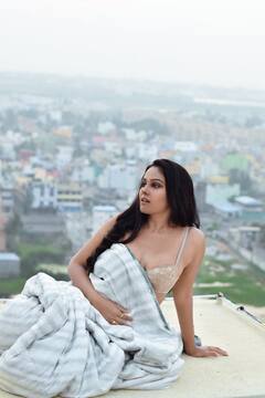 நடிகை சாந்தினியின் அசத்தலான ஹாட் க்ளிக்ஸ்!