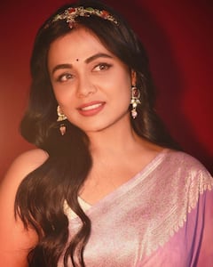 In Pics : ही गुलाबी हवा...! गुलाबी रंगात प्रार्थना बेहरेचा मनमोहक अंदाज