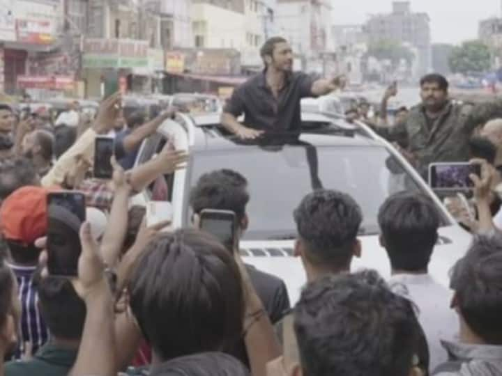 'Khuda Haafiz Chapter 2 Agni Pariksha' Promotions: Vidyut Jammwal Brings Hyderabad To A Standstill Vidyut Jammwal Brings Hyderabad To A Standstill During 'Khuda Haafiz Chapter 2 Agni Pariksha' Promotions