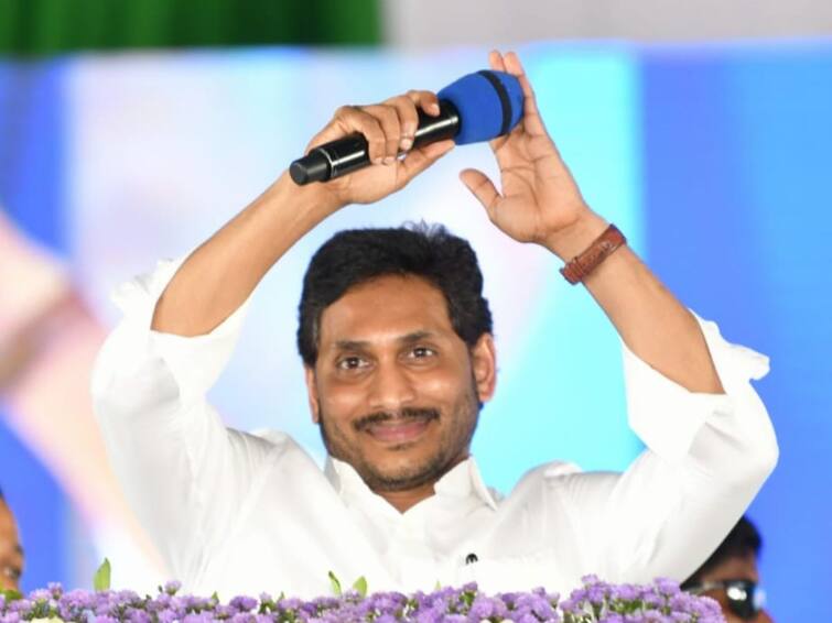 cm jagan new plans to mingle with party cadre and People CM Jagan: రూట్ మారుస్తున్న సీఎం జగన్- ప్లీనరీ తర్వాత ఆ విమర్శలకు చెక్‌ పెడతారట! 