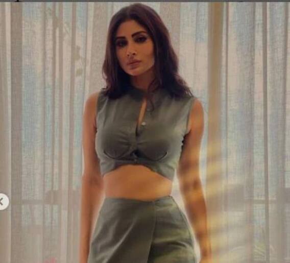 मौनी रॉयच्या फोटोंवर चाहते फिदा