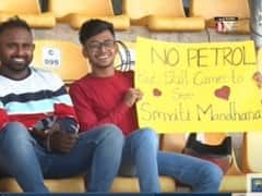 IND vs SL Women: 'पेट्रोल नहीं है फिर भी स्मृति को देखने आया', भारत-श्रीलंका दूसरे टी20 में दिखा मंधाना का जबरा फैन