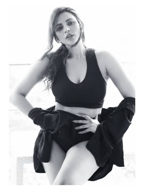 शमा सिकंदर के इन बिकिनी लुक्स से नजरें नहीं पटा पाएंगे