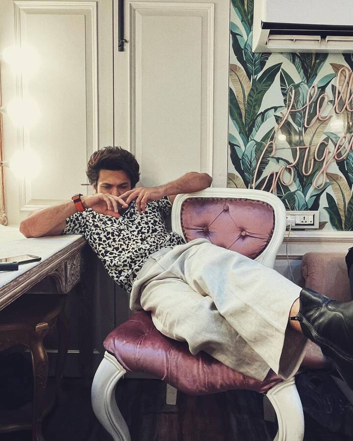 या दरम्यान ललितने नवे फोटो शेअर केले आहेत.