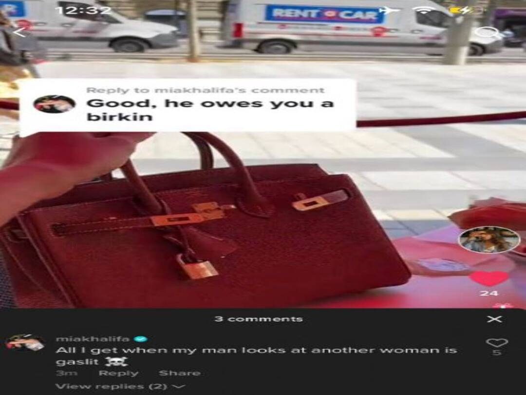 Wife Upset After Man Recognises Mia Khalifa On Honeymoon. This is what He Did: Watch Video Watch Video: మియా ఖలీఫాను గుర్తు పట్టి బుక్ అయ్యాడు, కాస్ట్‌లీ బ్యాగ్‌తో భార్యను కూల్ చేశాడు-ఈ వీడియో చూశారా