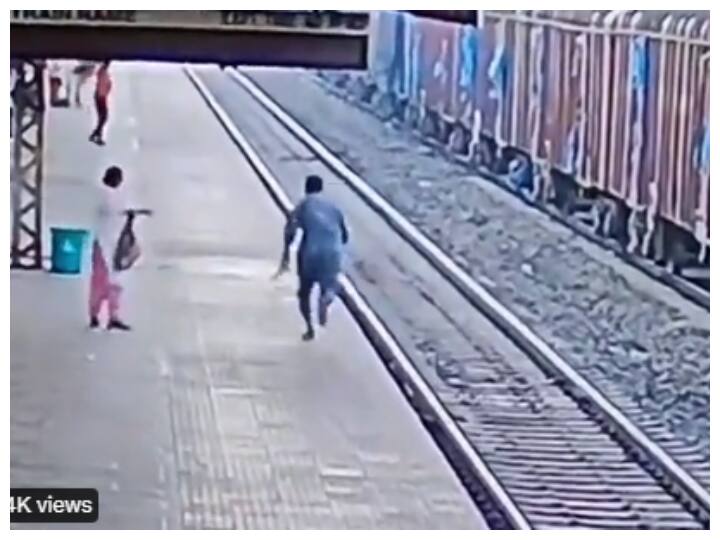 trending video showing a railway staff saves a man life by his daring act goes viral on social media Watch: रेलवे कर्मचारी ने ट्रैक पर पड़े आदमी की बचाई जान, वीडियो देखकर आप हैरान हो जायेंगे