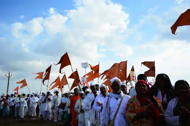 ashadhi wari 2022 pandharpur rukmini palkhi stays at Parli Vaijnath and sant namdeo maharaj palkhi stays at gangakhed Ashadhi Wari 2022 : टाळ-मृदंगाच्या गजरात रूक्मिणीची पालखी आज परळी वैजनाथ मुक्कामी; तर नामदेवांच्या पालखीचा आज गंगाखेड येथे मुक्काम