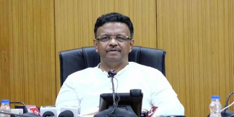 WB Transport Department Firhad Hakim Announces Metro stations will be connected with Auto and Bus route old cars will be cancelled WB Transport Department: মেট্রো নির্ভর পরিবহণ, ১৫ বছরের পুরনো গাড়ি বাতিল, নয়া পরিকল্পনার কথা জানালেন ফিরহাদ