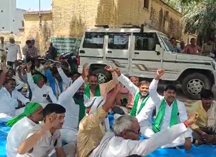 Up news bharatiya kisan union protests against agnipath scheme in etah ann Etah News: अग्निपथ योजना के विरोध में भारतीय किसान यूनियन का विरोध प्रदर्शन, किसानों ने दी ये चेतावनी