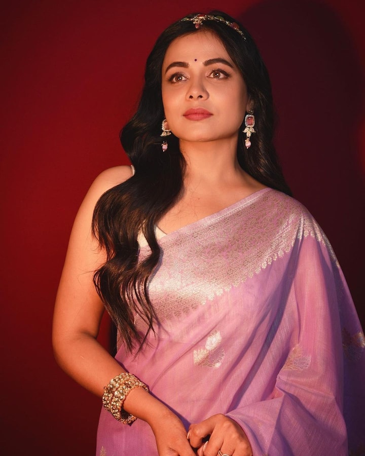 अभिनेत्रीने नुकतेच तिच्या इन्स्टाग्रामवर गुलाबी रंगाच्या साडीतील फोटो शेअर केले आहेत. (Photo : @prarthana.behere/IG)