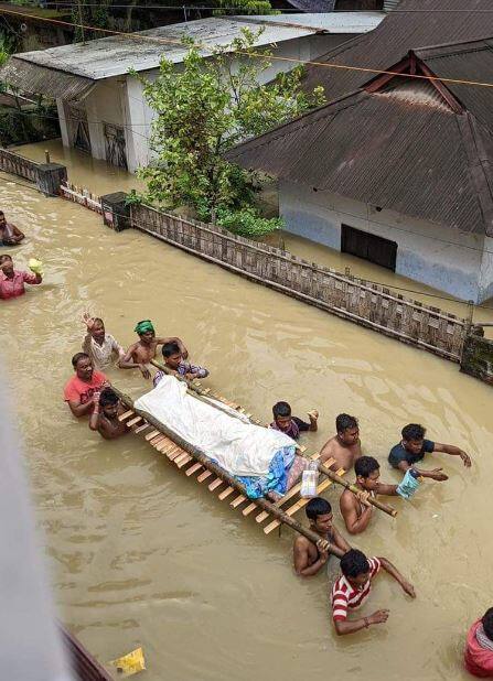 Photo : आसाममध्ये पुरामुळं जनजीवन विस्कळीत