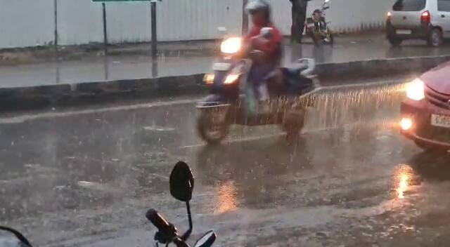 Gujarat Rain : 70 Talukas found rains in last 24 hours, higest 4 Inchs rain in Chikhali Taluka of Navsari Gujarat Rain : છેલ્લા 24 કલાકમાં 70 તાલુકામાં ખાબક્યો વરસાદ, નવસારીના ચીખલીમાં સૌથી વધુ 4 ઇંચ વરસાદ
