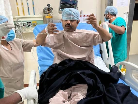 UP News: लखनऊ में मंत्री नंद गोपाल गुप्ता की सफल रही सर्जरी, ट्वीट कर दी ये जानकारी UP News: लखनऊ में मंत्री नंद गोपाल गुप्ता की सफल रही सर्जरी, ट्वीट कर दी ये जानकारी