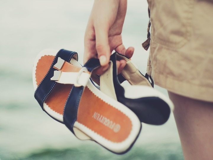 28 Shoes For Beach Wedding Guests: These Sand-Friendly Styles Are Perfect  for a Seaside Ceremony | Vogue