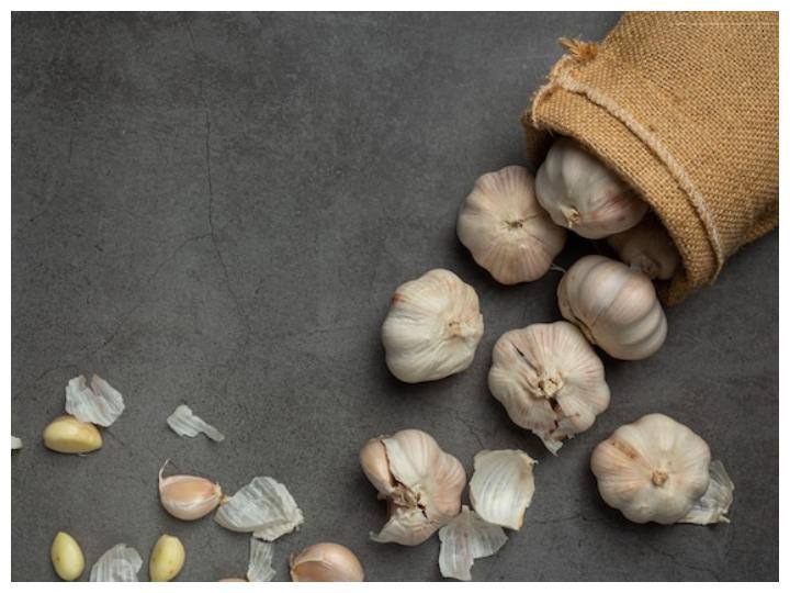 controlling diabetes to immunity boosting know surprising health benefits of black garlic Benefits Of Black Garlic: कभी देखा है काला लहसुन! जानें इससे सेहत को किस तरह से मिल सकते हैं फायदें