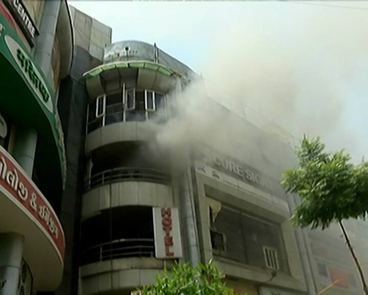 A huge fire broke out near Parimal Garden in Ahmedabad FIRE: અમદાવાદના પરિમલ ગાર્ડન પાસે લાગી ભીષણ આગ, ફાયરની  8 ગાડીઓ ઘટના સ્થળે