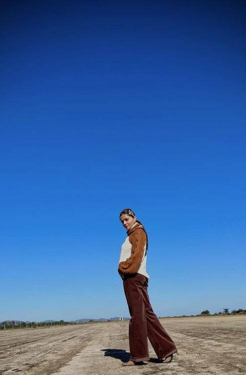 ਟੀਵੀ ਦੀ ਛੋਟੀ ਬਹੂ ਰੁਬੀਨਾ ਦਿਲਾਇਕ ਕਿਸੇ ਨਾ ਕਿਸੇ ਕਾਰਨ ਸੁਰਖੀਆਂ ਵਿੱਚ ਬਣੀ ਰਹਿੰਦੀ ਹੈ। ਕਦੇ ਆਪਣੀ ਨਿੱਜੀ ਜ਼ਿੰਦਗੀ ਬਾਰੇ, ਕਦੇ ਆਪਣੀ ਪੇਸ਼ੇਵਰ ਜ਼ਿੰਦਗੀ ਬਾਰੇ।