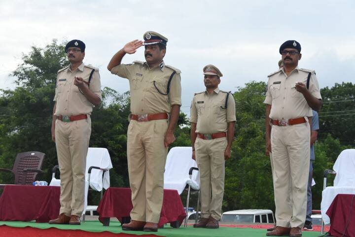 ప్రజారక్షణలో భాగంగా శాంతిభద్రతల పరిరక్షణ మరింత పటిష్టం చేసి ప్రజల్లో పోలీస్ శాఖకి మంచి పేరు తీసుకురావాలని సీపీ చంద్రశేఖర్ రెడ్డి అన్నారు.