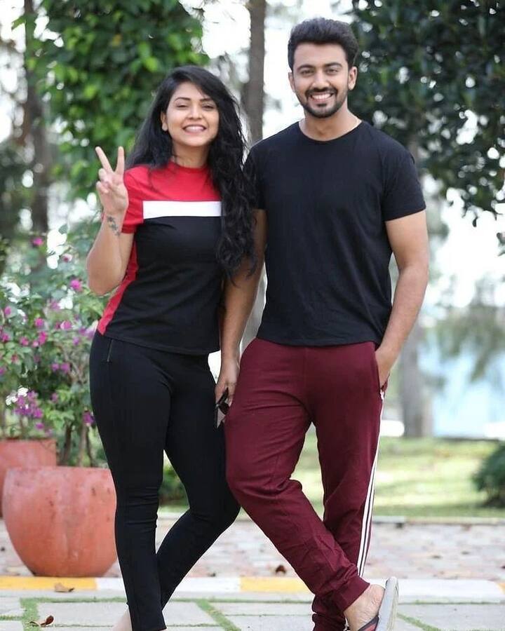 అమూల్య గౌడ, నిరంజన్ (Image credit: Amulya Gowda/Instagram)