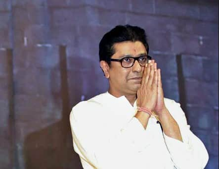 Raj Thackeray discharged from hospital returned home shared facebook post Raj Thackeray : राज ठाकरे यांना रुग्णालयातून डिस्चार्ज, पुढचे काही महिने करावा लागणार आराम