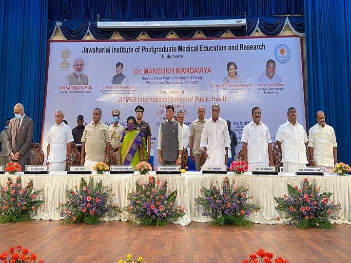 Governor Tamilisai Soundarajan sang the Tamiltai greetings that were omitted at the Jipmer ceremony தவிர்க்கப்பட்ட தமிழ்த்தாய் வாழ்த்து : பாட வைத்த ஆளுநர் தமிழிசை... நடந்தது என்ன?