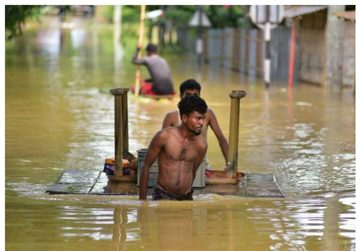 Assam floods 10 killed in last 24 hours due to floods and landslides Assam Flood: असम में बाढ़ से स्थिति गंभीर, इस साल मरने वालों का आंकड़ा 117 पहुंचा