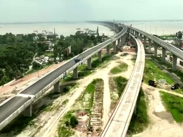 পদ্মা সেতু খুলে গেলে, কলকাতা থেকে ঢাকার দূরত্ব কমবে দেড়শো কিলোমিটার।