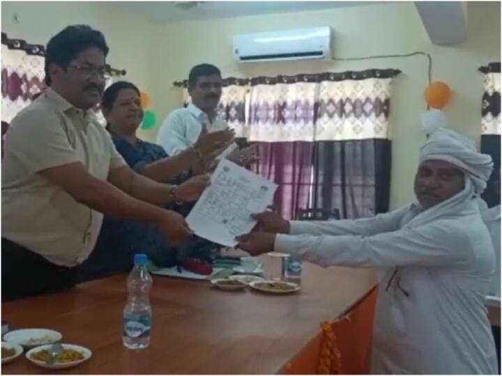 auraiya people of 14 villages received gharauni certificates under svamitva scheme ann Auraiya News: 'स्वामित्व योजना' से 14 गांव के लोगों को मिला घर का मालिकाना हक, अब इस सुविधा का मिलेगा लाभ