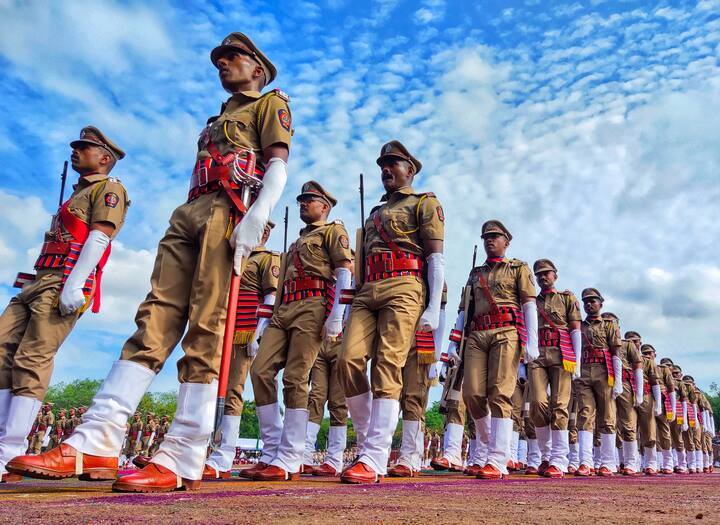 या समारंभ प्रसंगी परेड देखील सादर करण्यात आली