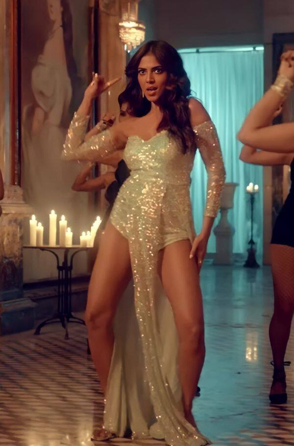 சக்கு சக்கு வத்திக்குச்சி சடுன்னுத்தான் பத்திக்கிச்சு ஒயிலே ஒயிலே