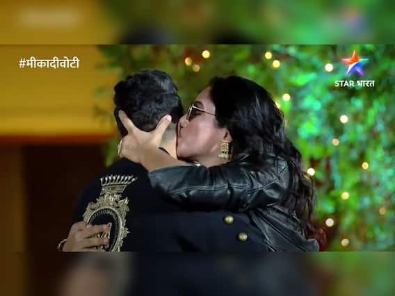 Mika Di Vohti : આ સુંદરીએ પહેલા મીકાને કરી કિસ, અને પછી કહ્યું, “આઈ લવ યુ”, જાણો કોણ છે આ યુવતી